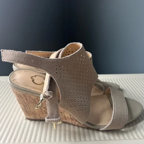Cream Minimalist Perforated Sandals - Picture 4 of 5